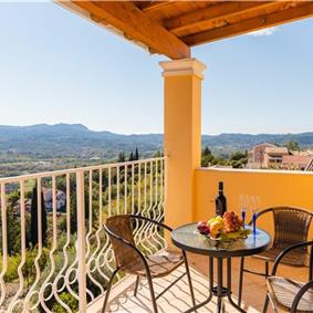 5 bedroom villa with pool, near Acharavi, sleeps 9